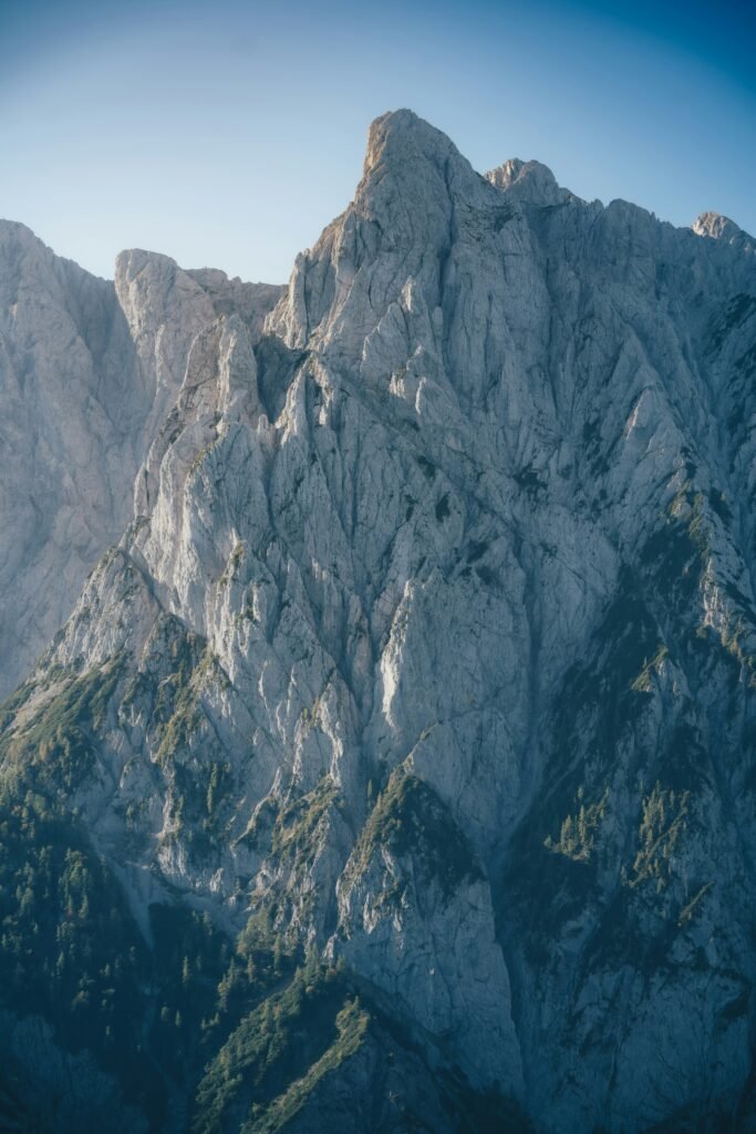 daniel-sessler-MGUMUFlqKNs-unsplash
